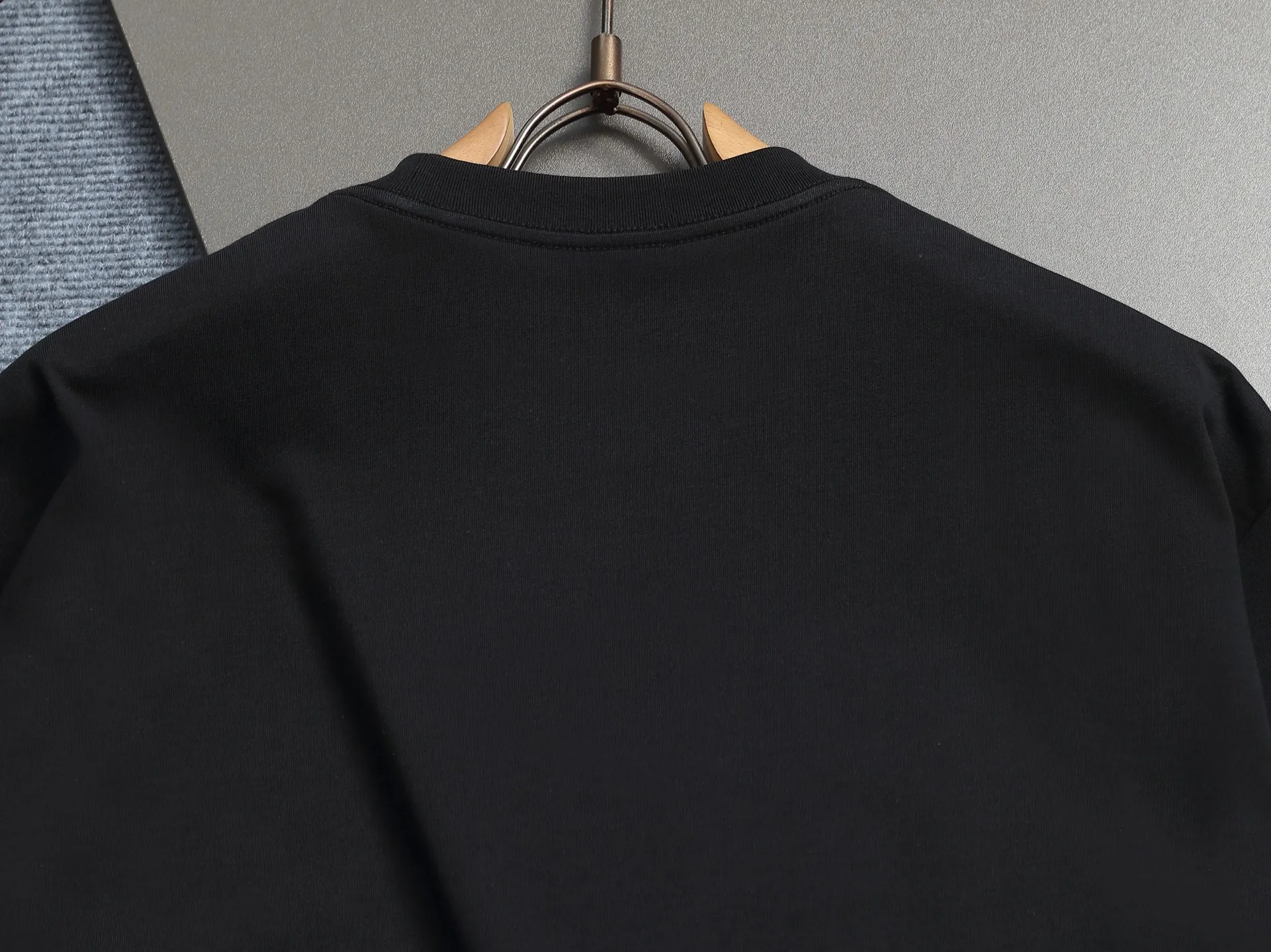 🅿️170 LV Louis Vuitton 25ss spring and summer printed short T series -1v Yayoi Kusama series pumpkin 🎃 pattern round neck short-sleeved T-shirt made of 32-count double yarn pure cotton 240g, washed at high temperature, will not shrink or fade. Comfortable to the touch, super texture❤️ Back-stitched cuff design, yellow back-mark embellishment, and a full set of accessories. A must-have for trendy men and trendy women, the classic drop-shoulder slightly wide version is available exclusively from stock!         ⚠️Only make high quality products, reject junk goods!  -Color: White Black -Size: XS S M L -Crowd: Unisex
